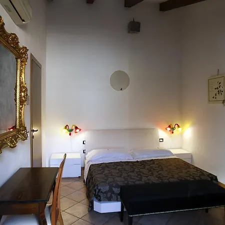 Al维亚莱旅馆 酒店 3*
